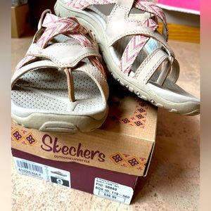 Skechers Reggae Soundproof sandals, natural, size 9, worn once